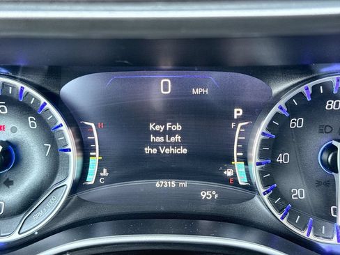 Used 2023 Chrysler Pacifica Touring-L FWD image 15