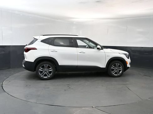 Certified 2023 Kia Seltos S w/ Navigation Package AWD/4WD image 6