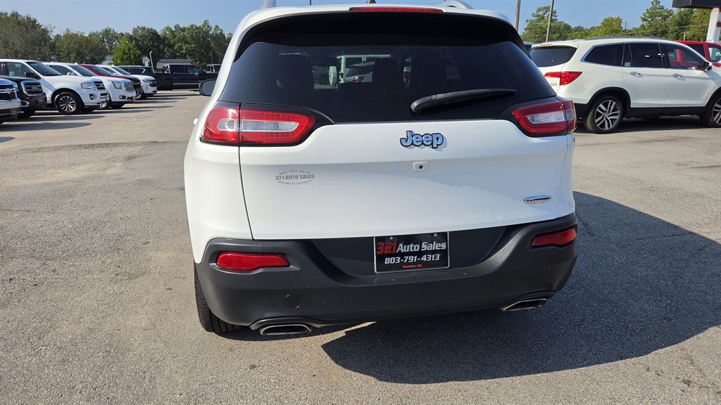 Used 2018 Jeep Cherokee Latitude FWD image 5