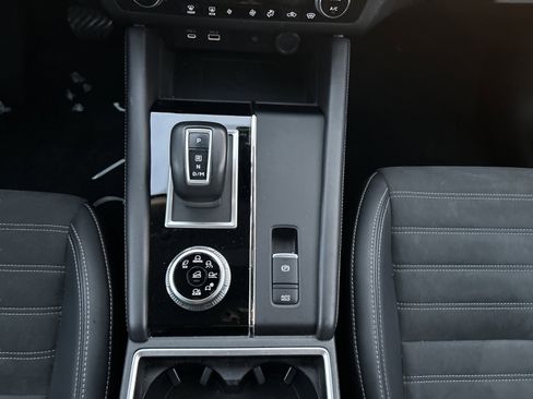 Used 2024 Mitsubishi Outlander SE image 54