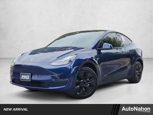 Used 2024 Tesla Model Y Long Range AWD/4WD image 1