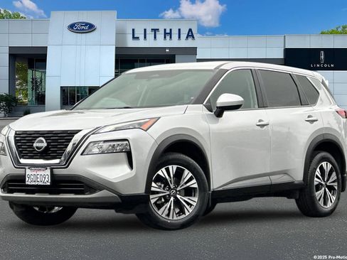 Used 2023 Nissan Rogue SV image 1