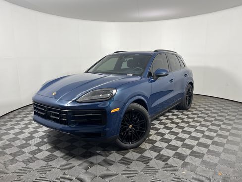 Certified 2025 Porsche Cayenne AWD/4WD image 1
