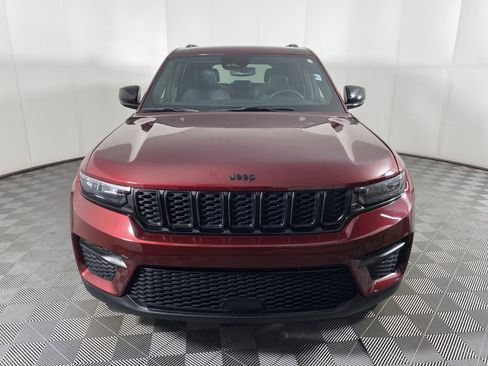 Used 2023 Jeep Grand Cherokee Altitude AWD/4WD image 12