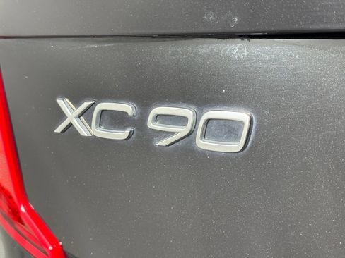 Certified 2025 Volvo XC90 T8 Plus w/ Protection Package Premier AWD/4WD image 8