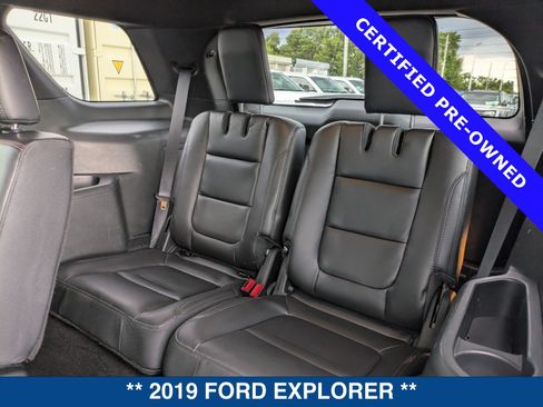 Used 2019 Ford Explorer XLT w/ Equipment Group 202A FWD image 17