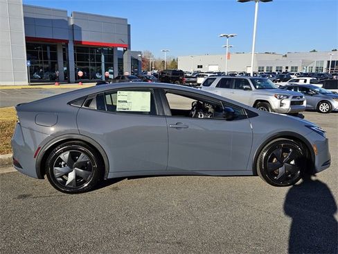 New 2026 Toyota Prius SE image 11