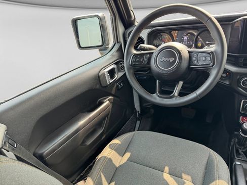 Used 2024 Jeep Wrangler Unlimited AWD/4WD image 21