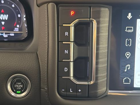 Used 2023 GMC Yukon Denali RWD image 20