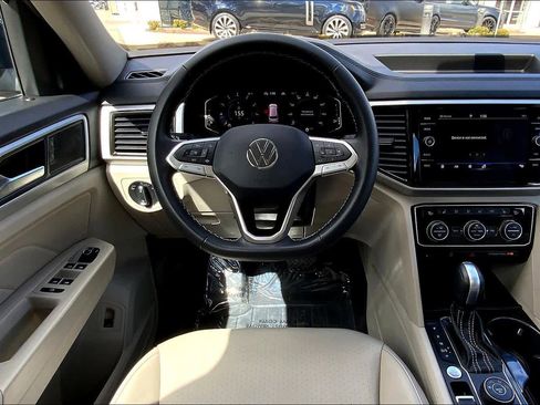 Used 2023 Volkswagen Atlas SE w/ Panoramic Sunroof Package AWD/4WD image 6