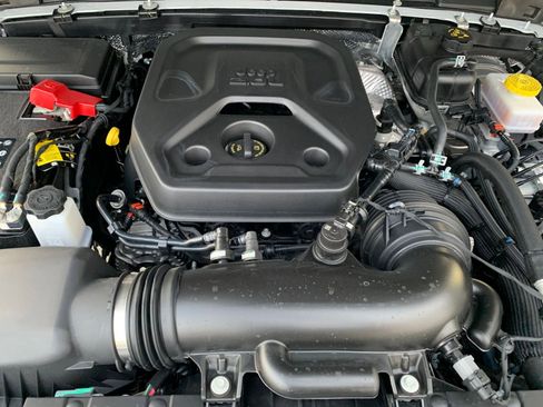 Used 2025 Jeep Wrangler Sport S image 31