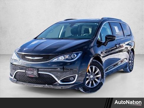 Used 2019 Chrysler Pacifica Touring-L Plus image 1