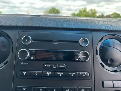 Used 2015 Ford F250 XL w/ Power Equipment Group image 19