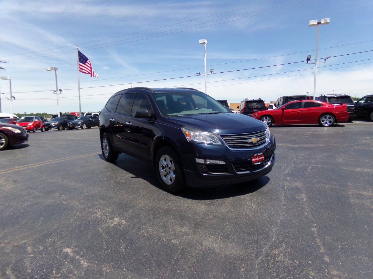 Used 2017 Chevrolet Traverse LS FWD image 2