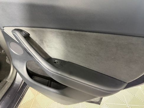 Used 2024 Tesla Model Y Long Range AWD/4WD image 29
