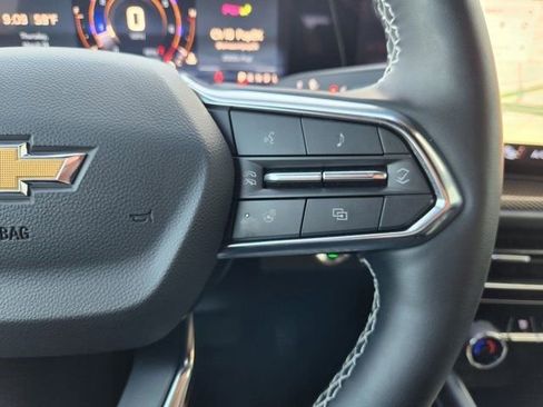 Used 2025 Chevrolet Traverse High Country image 32