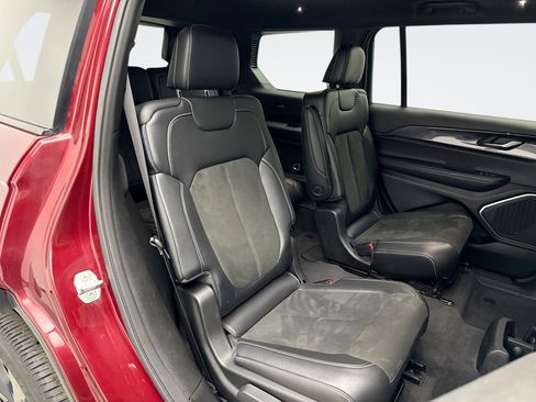 Used 2021 Jeep Grand Cherokee L Laredo image 17