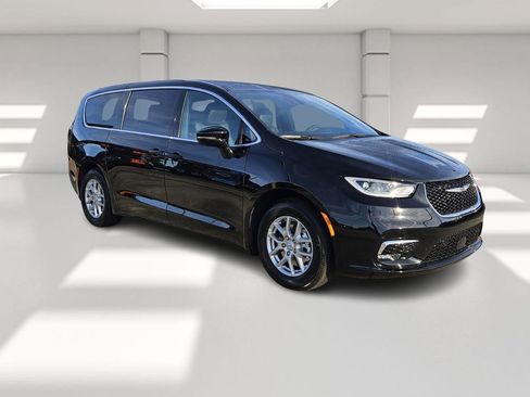 New 2026 Chrysler Pacifica Select image 7