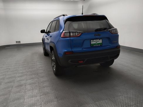 Used 2019 Jeep Cherokee Trailhawk w/ Cold Weather Group AWD/4WD image 6