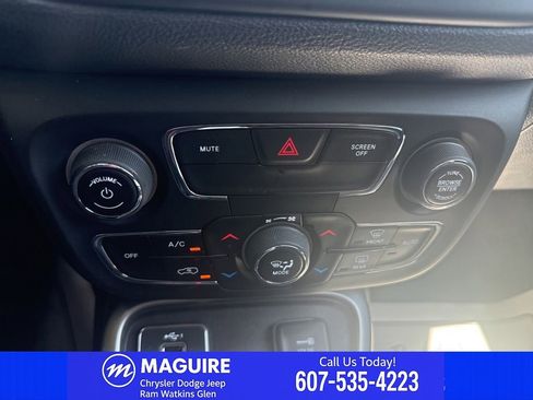 Used 2020 Jeep Compass Latitude FWD image 22