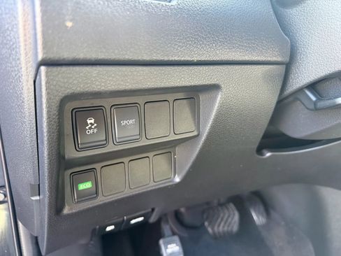 Used 2016 Nissan Rogue SV image 19