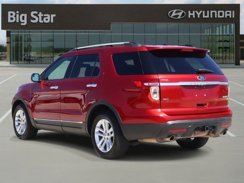 Used 2015 Ford Explorer XLT w/ Equipment Group 202A image 3