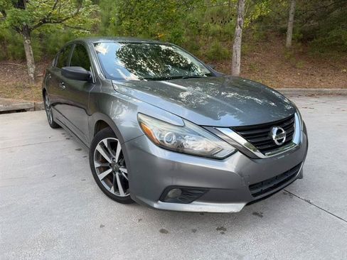 Used 2017 Nissan Altima 2.5 SR FWD image 1
