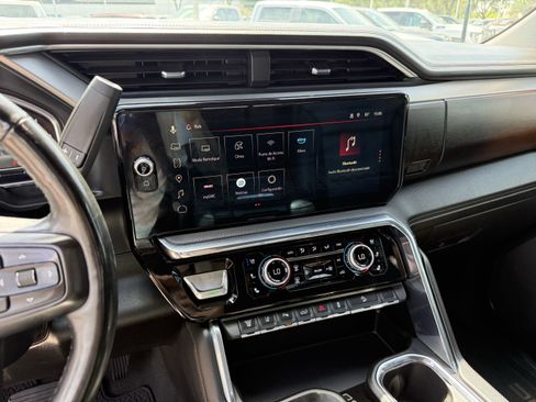 Used 2024 GMC Sierra 2500 Denali AWD/4WD image 19