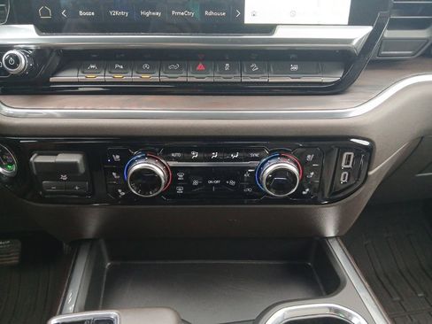 Used 2024 GMC Sierra 1500 SLT w/ SLT Premium Plus Package AWD/4WD image 27