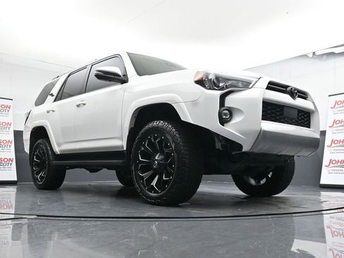 Used 2023 Toyota 4Runner TRD Off-Road Premium image 31