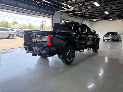 Used 2024 Toyota Tacoma TRD Sport AWD/4WD image 6