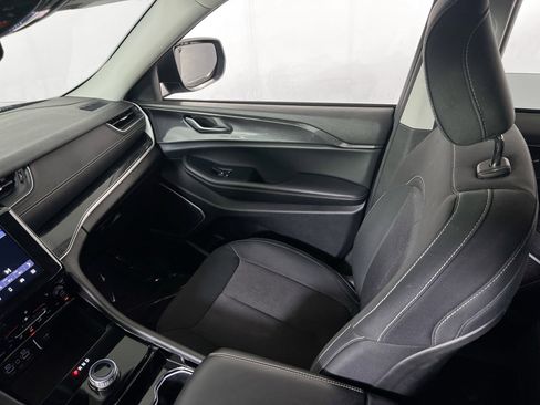 Used 2022 Jeep Grand Cherokee Laredo w/ Luxury Tech Group I image 22