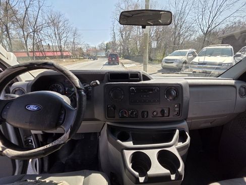 Used 2013 Ford E-250 and Econoline 250 w/ PWR Group RWD image 9
