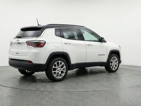 Used 2025 Jeep Compass Limited image 9