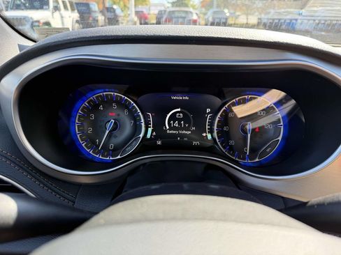 New 2026 Chrysler Pacifica Pinnacle FWD image 23