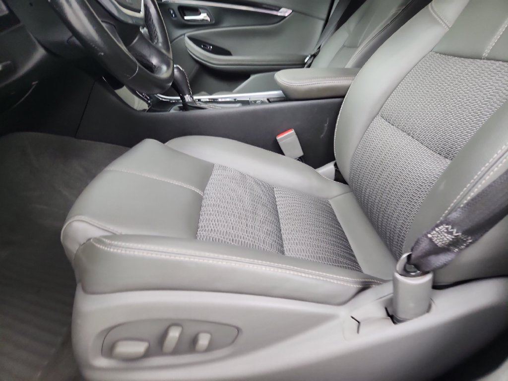 Used 2018 Chevrolet Impala LT FWD image 5