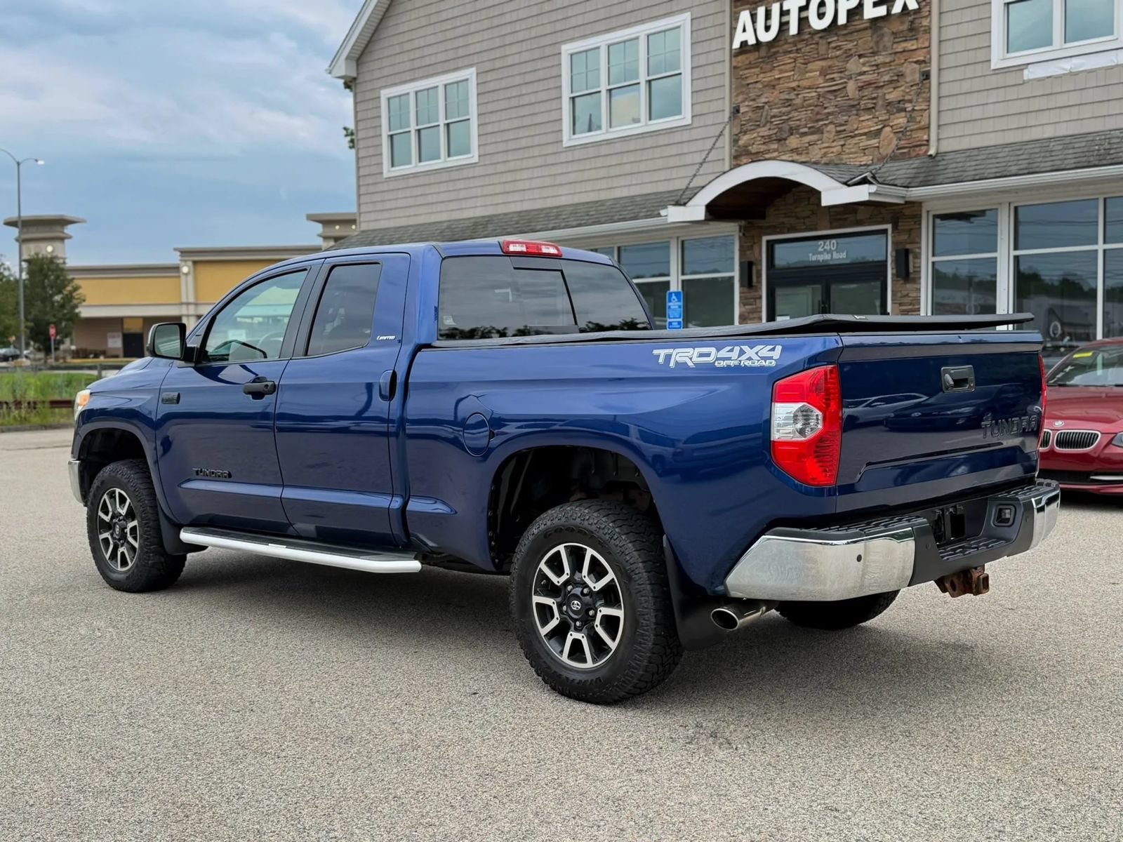 Used 2015 Toyota Tundra Limited w/ Limited Premium Package AWD/4WD image 9