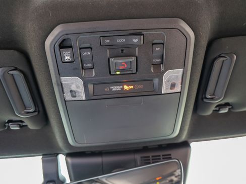 Used 2025 Toyota 4Runner Limited AWD/4WD image 30