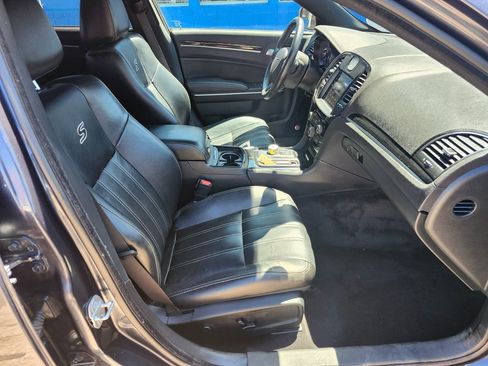 Used 2018 Chrysler 300 S w/ 300S Premium Group image 17