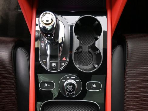 Used 2020 Bentley Bentayga image 19