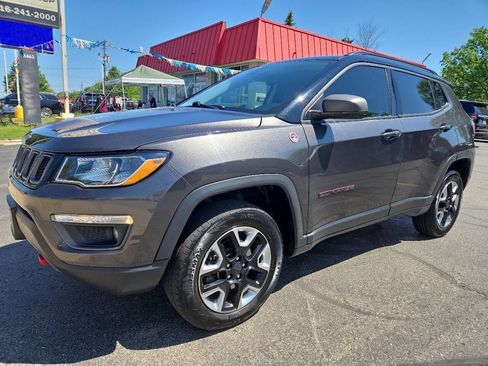 Used 2018 Jeep Compass Trailhawk w/ Leather Interior Group AWD/4WD image 2