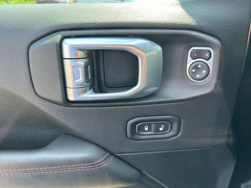 Used 2022 Jeep Wrangler Unlimited Rubicon w/ Cold Weather Group AWD/4WD image 12