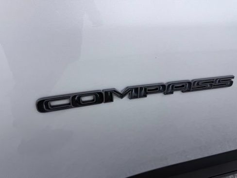 Used 2025 Jeep Compass Trailhawk AWD/4WD image 8