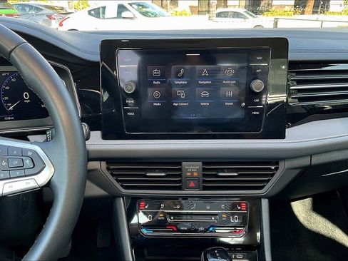 Used 2025 Volkswagen Jetta SEL image 13