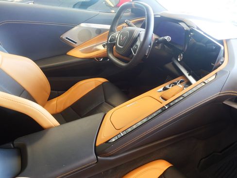 Used 2025 Chevrolet Corvette Stingray Preferred Conv w/ Z51 Performance Package RWD image 15