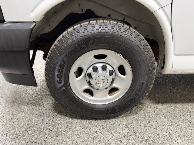 Used 2019 Chevrolet Express 2500 w/ Driver Convenience Package RWD image 22