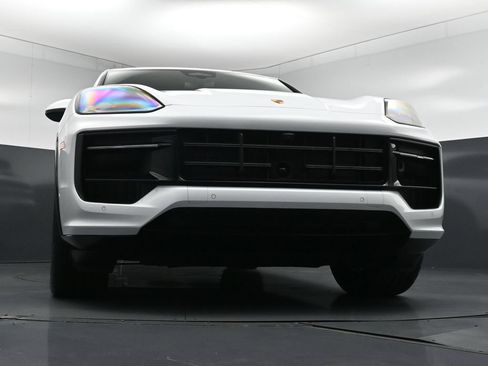 New 2026 Porsche Cayenne GTS AWD/4WD image 32