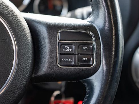 Used 2016 Jeep Wrangler Unlimited Rubicon w/ Connectivity Group AWD/4WD image 17
