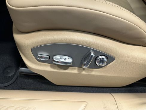 Certified 2026 Porsche Macan AWD/4WD image 19