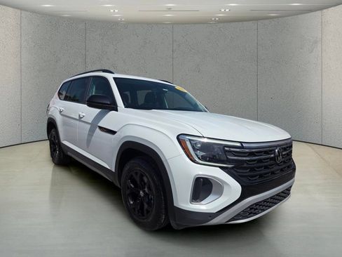 Used 2024 Volkswagen Atlas Peak Edition SE AWD/4WD image 7
